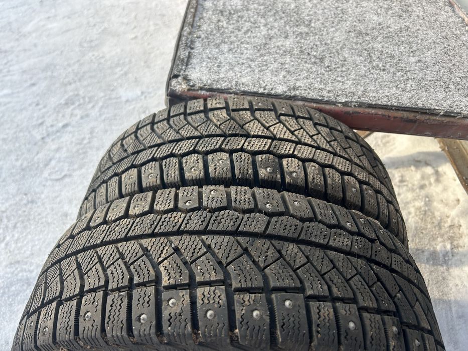 Зимние шипованные резины 2шт
