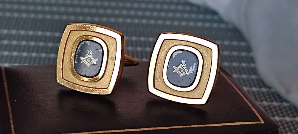 Butoni masonici vechi auriți  pentru cămașă