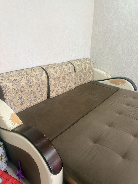 Продам диван углавой