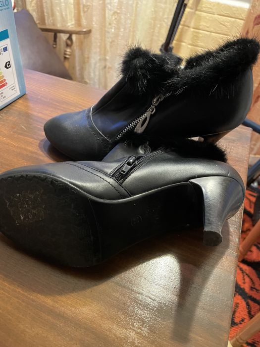 Papuci piele marime 38 (2 + 1 gratis )