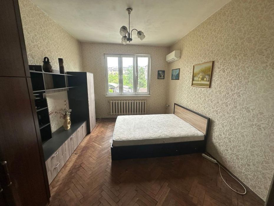 Дава се под наем Тристаен апартамент в София, Зона Б-19 - 80 кв.м за 600 € - Снимка #1