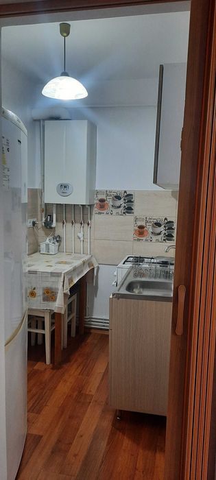 Închiriez garsonieră