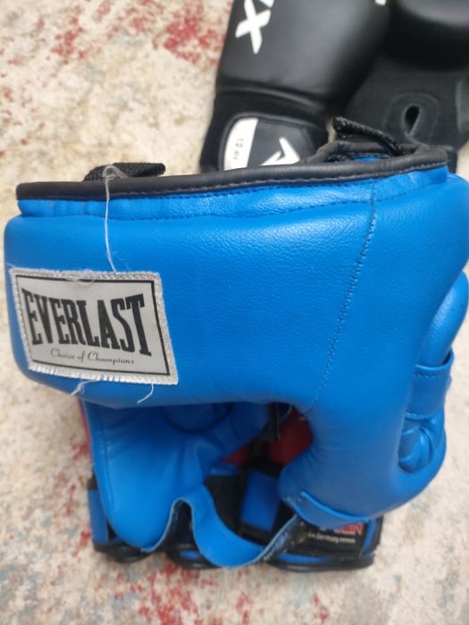 Астана боксерские перчатки и шлем