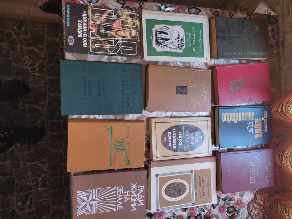 Книги всё по 300тг.