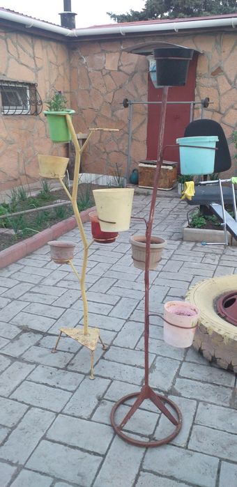 Подставки для цветов.