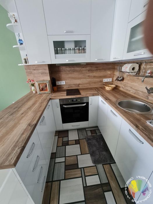 Дава се под наем Тристаен апартамент в Бургас, Славейков - 96 кв.м за 688.5 € - Снимка #1