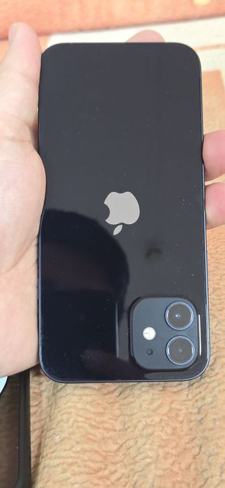 Продам Айфон 12 на 128 гб