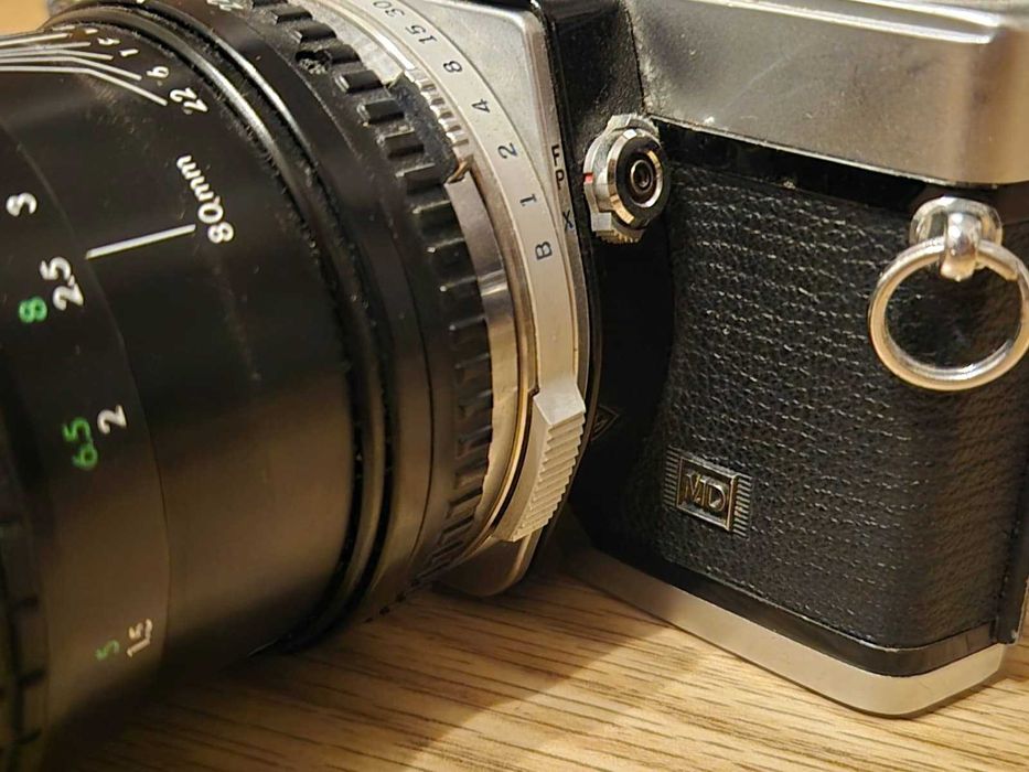 Camera foto Olympus OM-1 MD + obiectiv Sigma 80mm - colectie