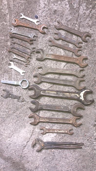 Грабли, лопаты, молотки, кувалды