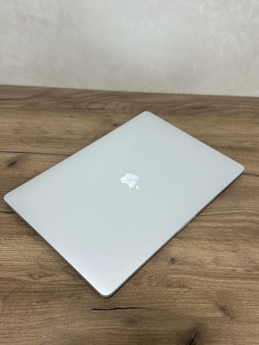 Macbook Pro 2017 Core i 7 16/512GB 15inch