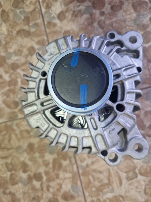 Alternator nou original Valeo 05E903026k