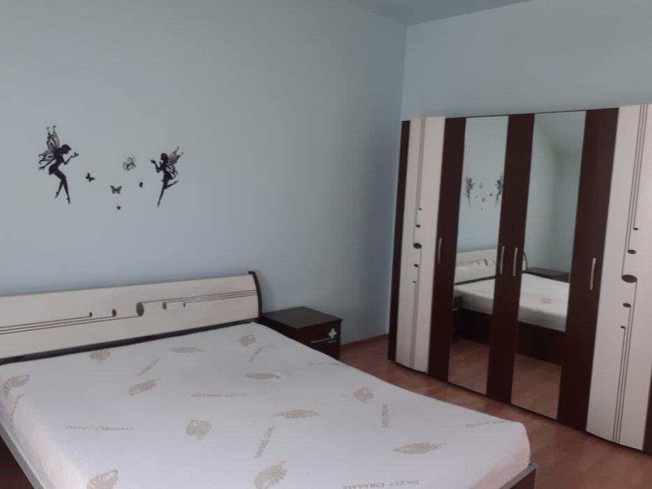Proprietar închiriez apartament 2 camere  + garaj  zona Piața Spitalului