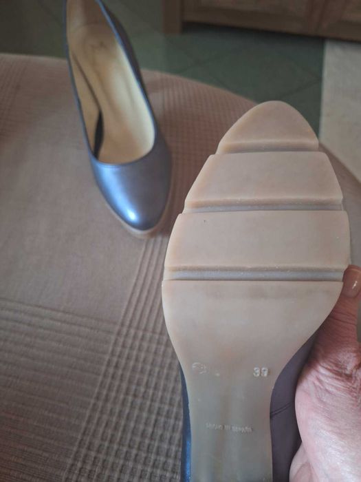 Нови елегантни  испански обувки № 39