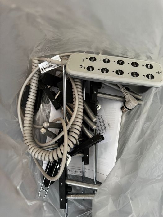 Vând pat medical , pentru persoane cu dezabilitati . Patul este electric