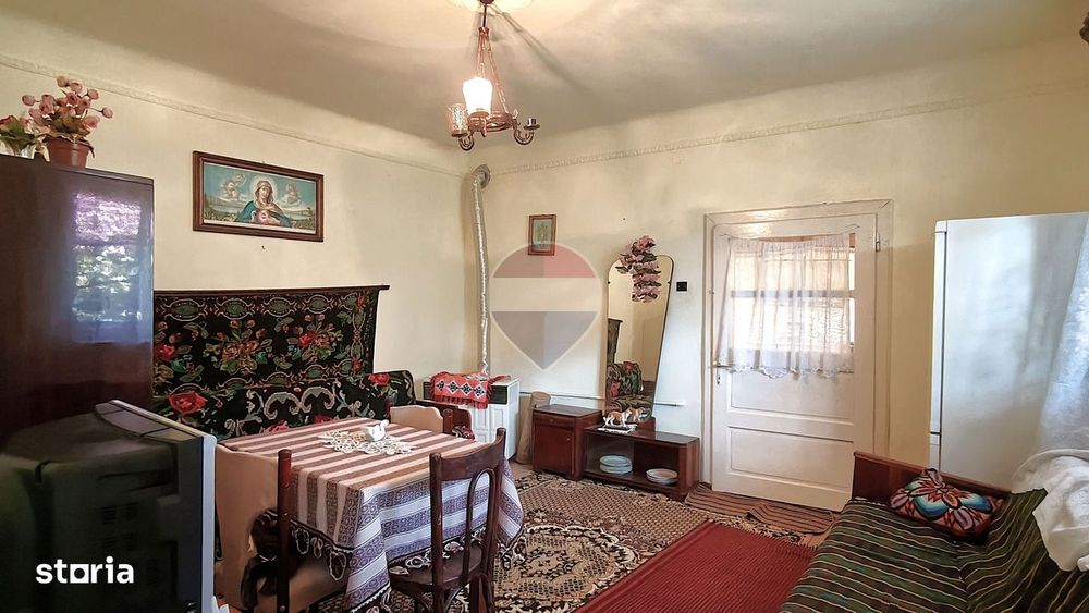 Casă cu 3 camere și este 2.500 mp teren , Blăjel – aproape de Medias