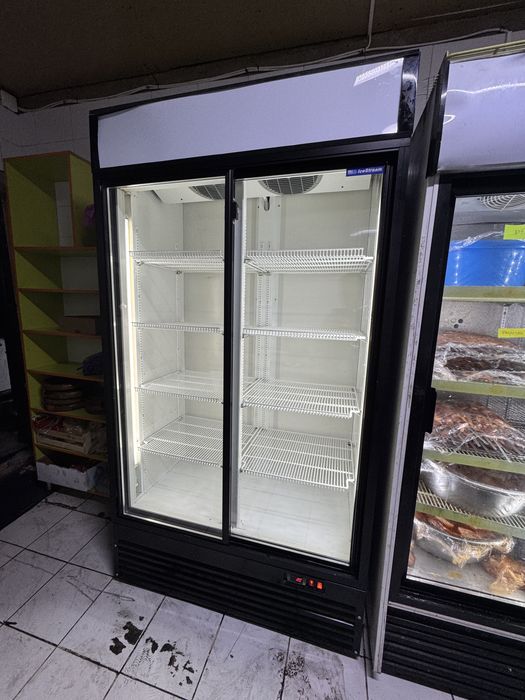 Срочно продам витрины холодильнике
