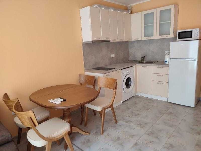 Дава се под наем Двустаен апартамент в Бургас, Лазур - 65 кв.м за 408 € - Снимка #3