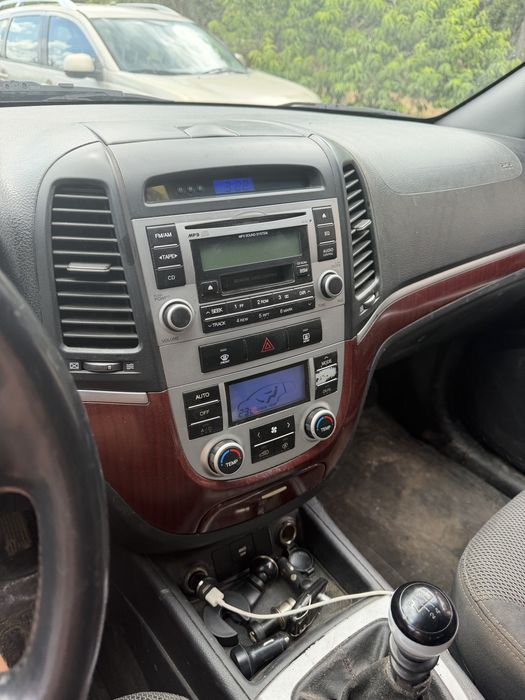 Vand sau Schimb Hyundai santa fe 2007 2.2 disel acte valabile fiscal pe loc Schimb in special cu atv tractor utilaje agricole și ofer diferență