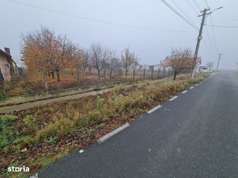 Vand Teren si Casa cu 4 camere în Iratosu Jud. ARAD, la 22 km de Arad.