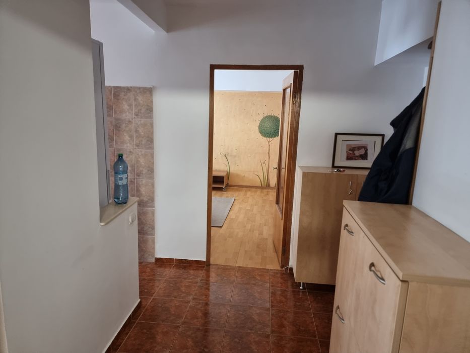 Inchiriez doua camere  Mega Mall