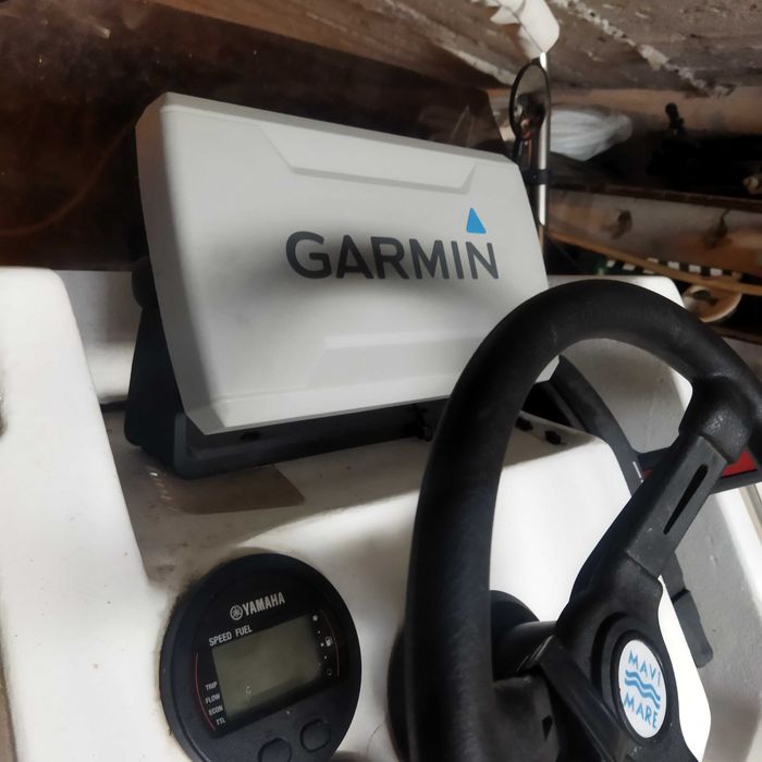 Продавам сонар Garmin striker 9sv