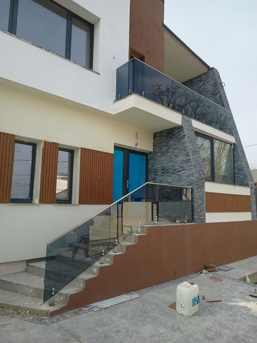 Balustrade sticlă,   scară interioară