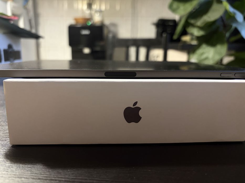 IPad Air 5 - procesor M1 si Apple Pencil 2