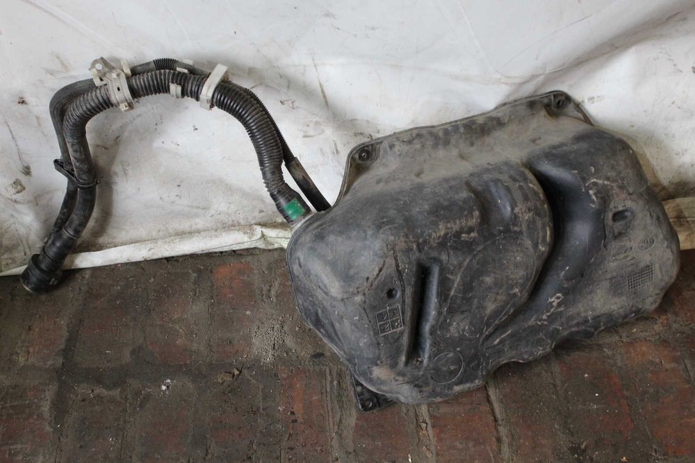 Бензинов резервоар с гърловина Тойота ярис Toyota yaris xp13 1.4 2014