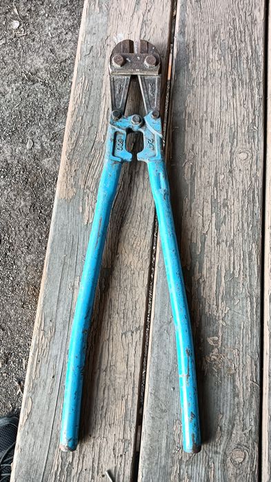 Продам кусачки по металлу.