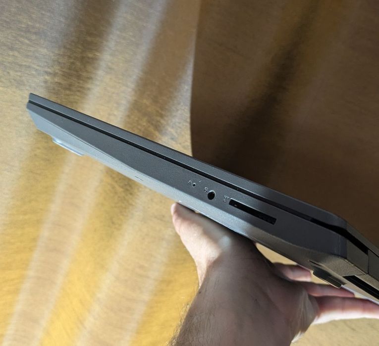 Laptop Lenovo V14-IIL