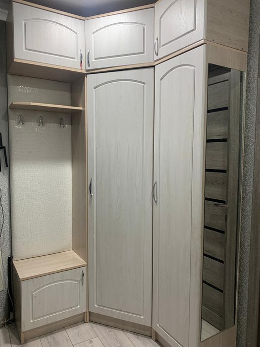 Продаю прихожая угловая