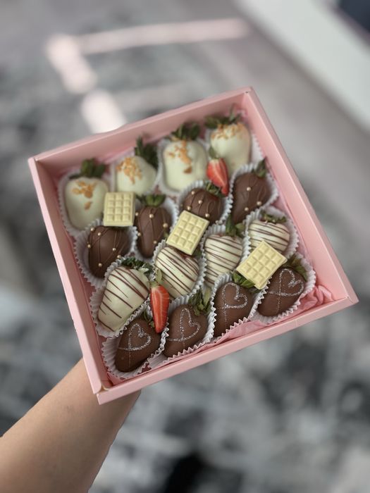 клубника в шоколаде в наличии