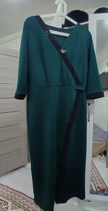 Продам платья новые