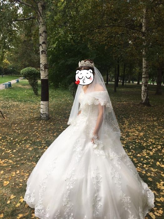Свадебное платье со шлейфом (Айвори)