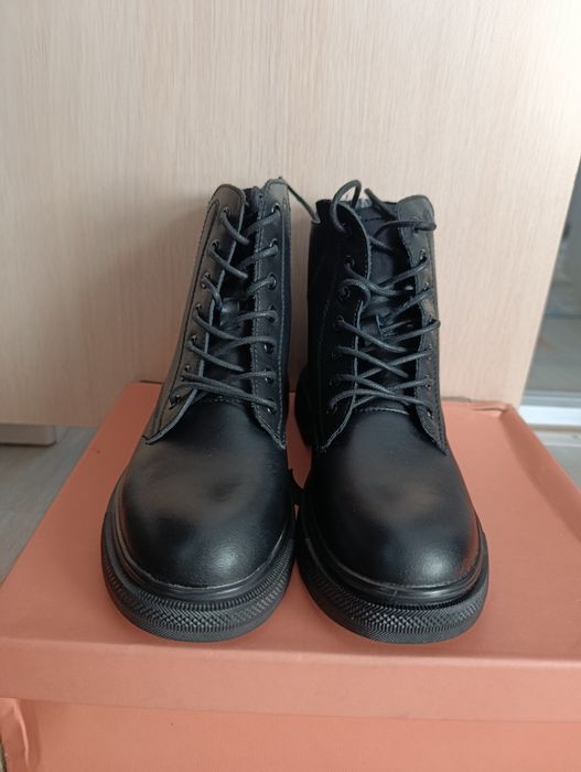 Продам ботинки женские