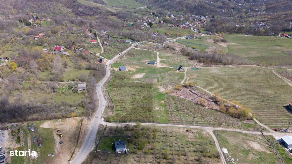 Teren intravilan 1288 mp, acces pietruit, utilități