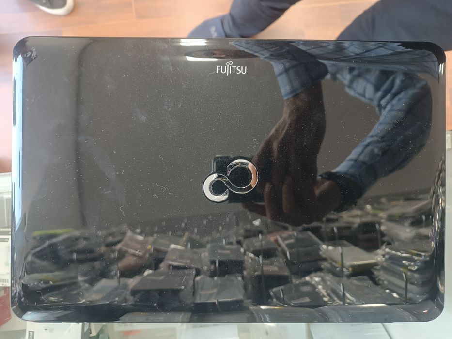 Продается ноутбук fujitsu