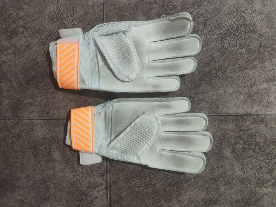 Перчатки для футбола