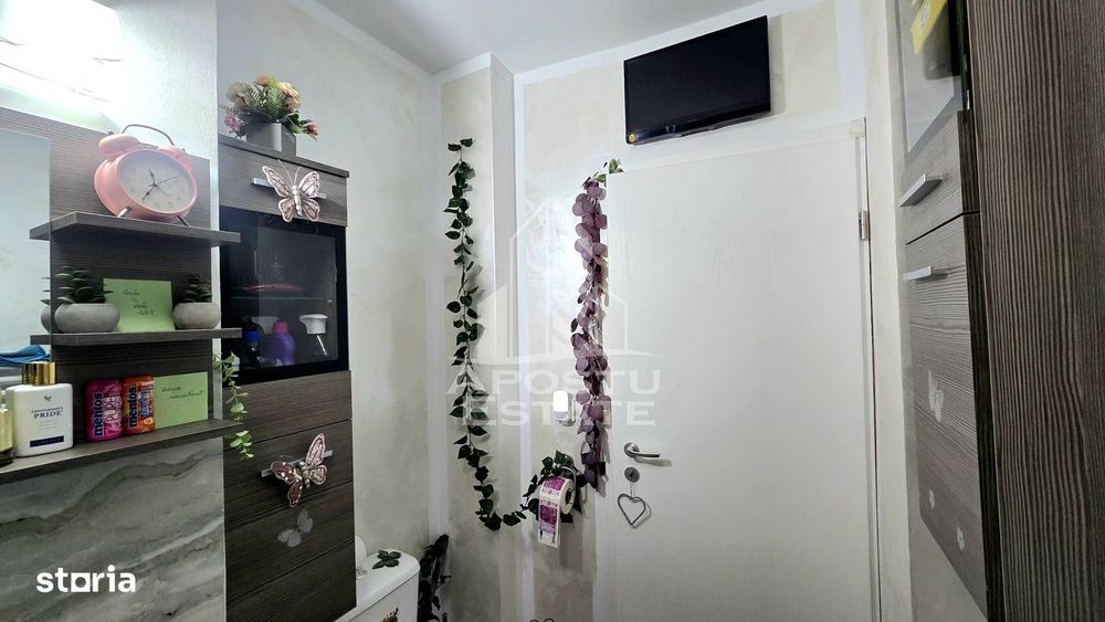 Apartament cu 2 camere de vanzare, decomandat, renovat, Girocului