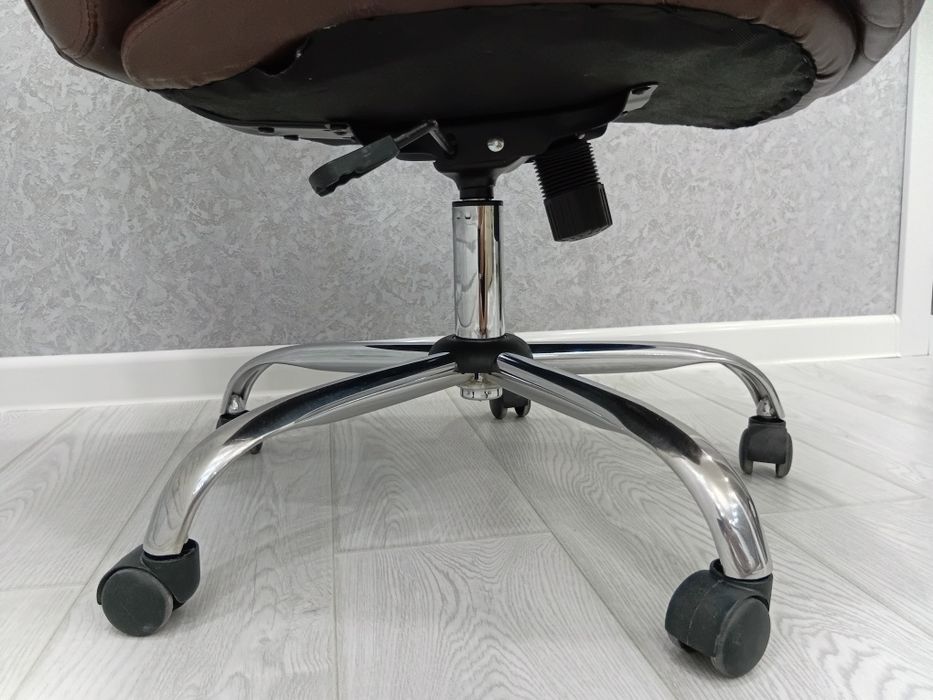 Кресло руководителя/офисное