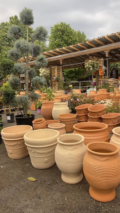 разнообразни кашпи и саксии от гърция/крит