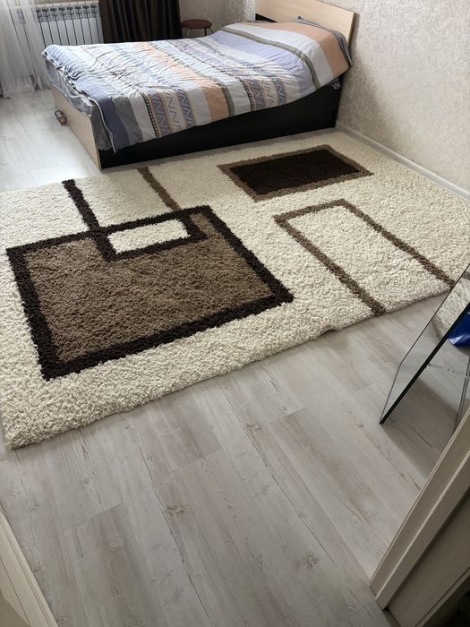 продам ковер 3м на 2м почти новый