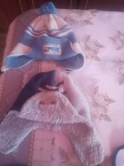 Продам детские шапки тёплые