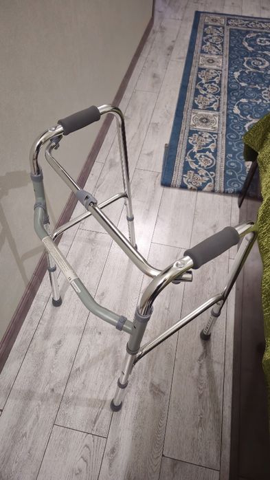 Ходунки для инвалидов