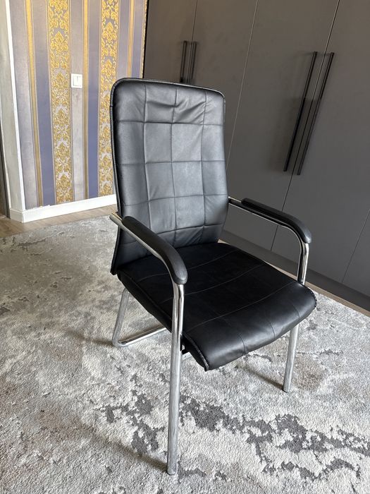 Продам офисный стул 3 штуки