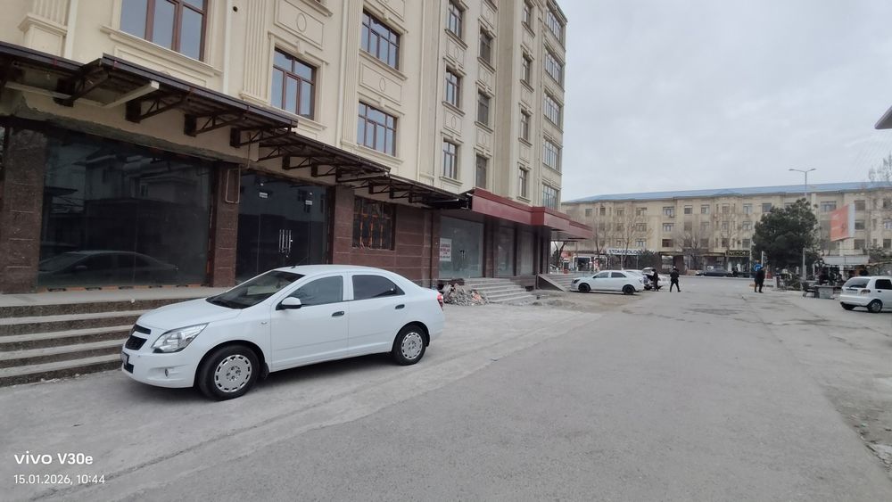 Нотурар обьект срочно сотаман, подвали билан