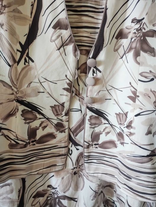 Елегантен дамски костюм от две части - рокля и сако