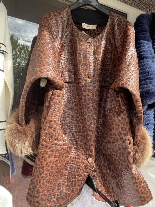 Haina maro cu accesorii din blana naturala vulpe