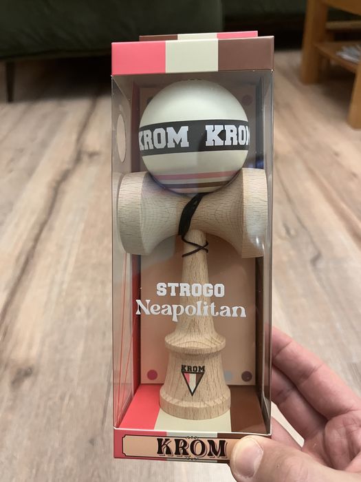 Krom Strogo Neapolitan Kendama