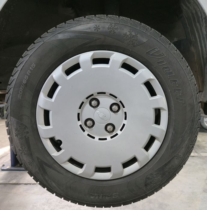 Новые заводские колпаки R15 на Chevrolet Cobalt